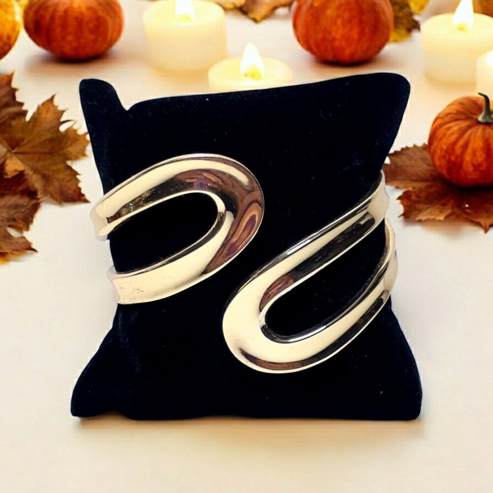 Clamper Hinge Bracelet Bright Shiny Gold Tone Fits 5.5" - 6" Wrist Versatile